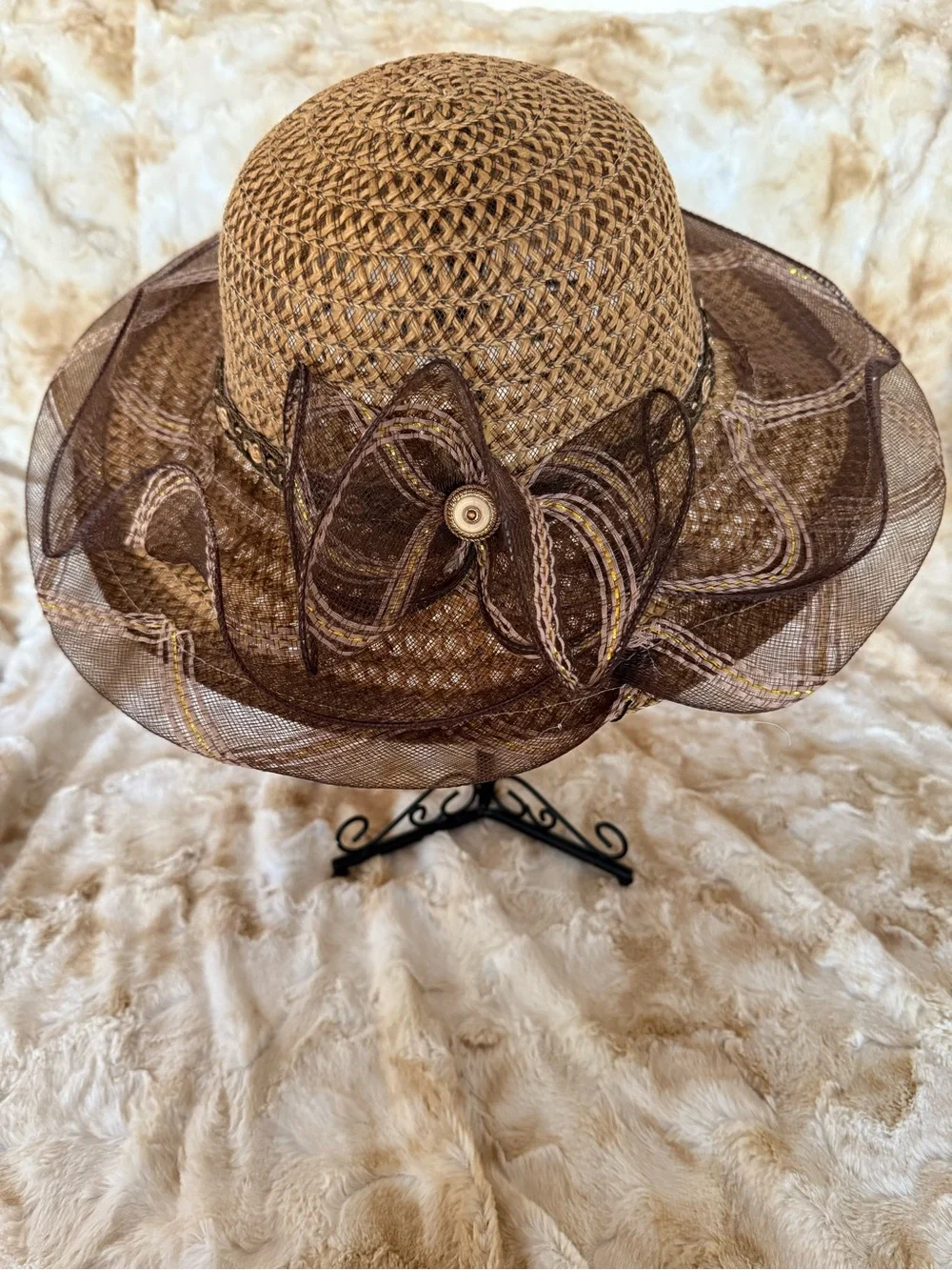 Elegant Brown Straw Sun Hat with Decorative Mesh Bow